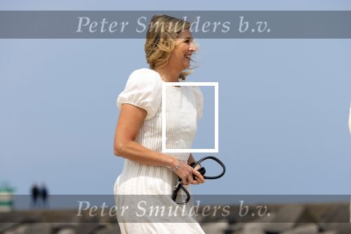 Den haag 30 juni 2023
Fotosessie op het strand Koning Willem Alexander, koningin Maxima en prinses Ariane, Prinses  Amalia en Prinses Alexia poseren tijdens de fotosessie op het strand met hond mambo.