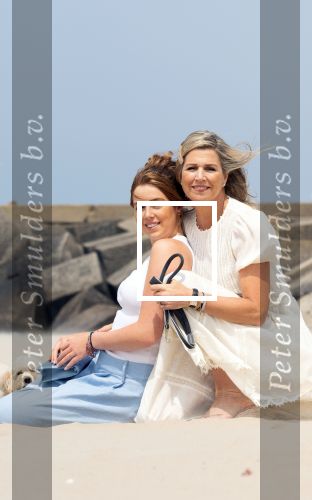 Den haag 30 juni 2023
Fotosessie op het strand Koning Willem Alexander, koningin Maxima en prinses Ariane, Prinses  Amalia en Prinses Alexia poseren tijdens de fotosessie op het strand met hond mambo.