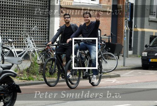 Amsterdam 28 juni 2023
Leco v Zadelhoff met zijn partner Carlos fietsend in Amsterdam zuid.