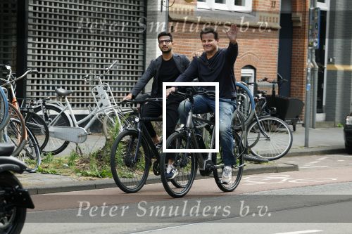 Amsterdam 28 juni 2023
Leco v Zadelhoff met zijn partner Carlos fietsend in Amsterdam zuid.