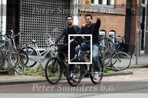 Amsterdam 28 juni 2023
Leco v Zadelhoff met zijn partner Carlos fietsend in Amsterdam zuid.