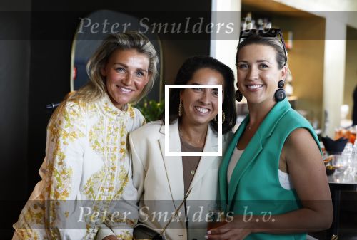Amsterdam 4 juli 2023
Presentatie Kek Mama cover met Kim Feenstra en Maria Tailort in het Double Tree hotel.
Leslie Keijzer en Bo Wilkes en Danielle Groenwegen