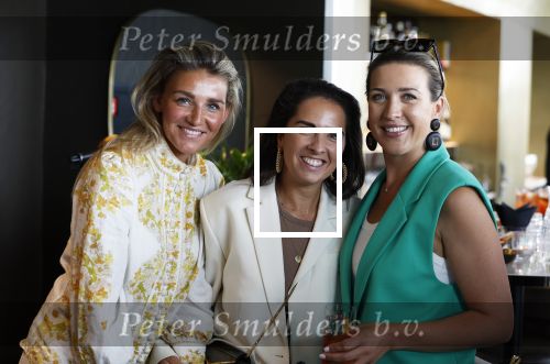 Amsterdam 4 juli 2023
Presentatie Kek Mama cover met Kim Feenstra en Maria Tailort in het Double Tree hotel.
Leslie Keijzer en Bo Wilkes en Danielle Groenwegen