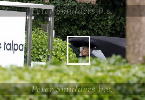 Laren 29 juni 2023
Linda de Mol rijdt in haar Porsche 911 cabrio naar het hoofdkantoor van Talpa.