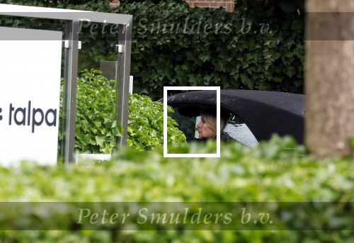 Laren 29 juni 2023
Linda de Mol rijdt in haar Porsche 911 cabrio naar het hoofdkantoor van Talpa.