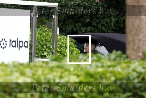 Laren 29 juni 2023
Linda de Mol rijdt in haar Porsche 911 cabrio naar het hoofdkantoor van Talpa.