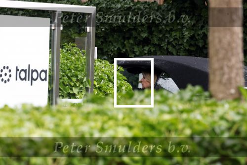 Laren 29 juni 2023
Linda de Mol rijdt in haar Porsche 911 cabrio naar het hoofdkantoor van Talpa.