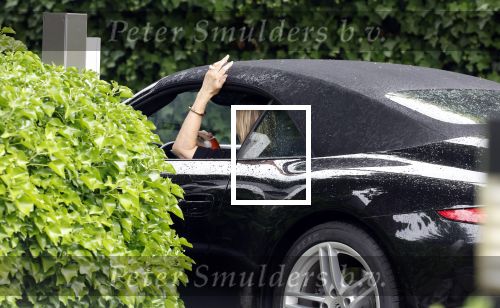 Laren 29 juni 2023
Linda de Mol rijdt in haar Porsche 911 cabrio naar het hoofdkantoor van Talpa.