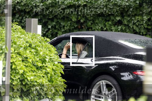 Laren 29 juni 2023
Linda de Mol rijdt in haar Porsche 911 cabrio naar het hoofdkantoor van Talpa.