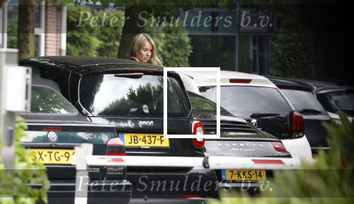Laren 29 juni 2023
Linda de Mol rijdt in haar Porsche 911 cabrio naar het hoofdkantoor van Talpa.