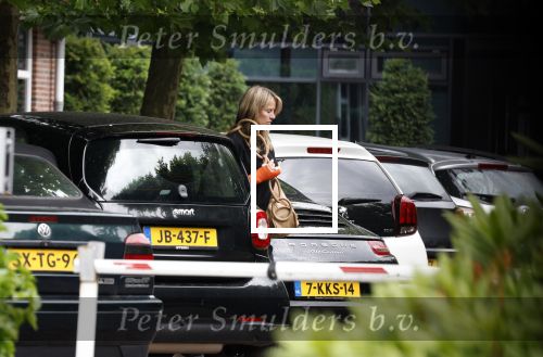 Laren 29 juni 2023
Linda de Mol rijdt in haar Porsche 911 cabrio naar het hoofdkantoor van Talpa.