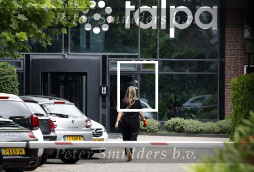 Laren 29 juni 2023
Linda de Mol rijdt in haar Porsche 911 cabrio naar het hoofdkantoor van Talpa.
