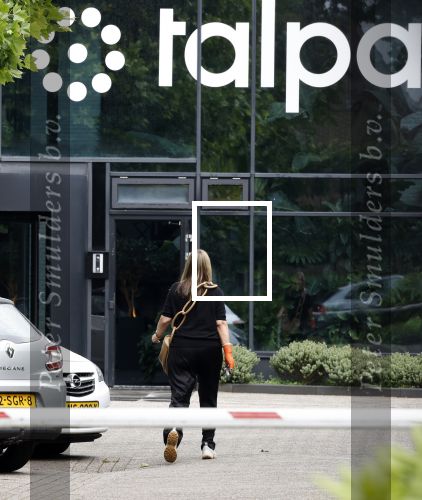 Laren 29 juni 2023
Linda de Mol rijdt in haar Porsche 911 cabrio naar het hoofdkantoor van Talpa.