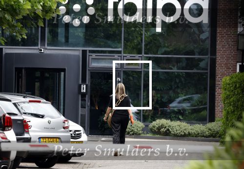 Laren 29 juni 2023
Linda de Mol rijdt in haar Porsche 911 cabrio naar het hoofdkantoor van Talpa.
