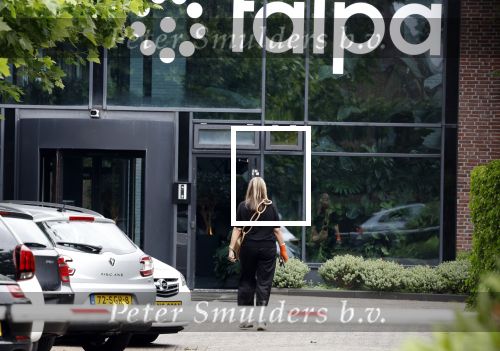 Laren 29 juni 2023
Linda de Mol rijdt in haar Porsche 911 cabrio naar het hoofdkantoor van Talpa.