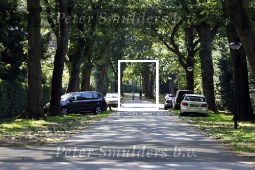 Huizen 7 8 en 9 juli 2023
De autos van Linda de Mol en Jeroen Rietbergen voor haar huis .
Linda viert haar verjaardag met vriendinnen in de tuin . Oa Susan Visser Mireille Bekooy Xenia Kasper en Lies Visschedijk waren aanwezig.