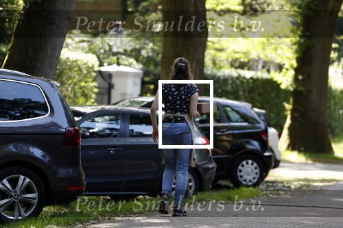 Huizen 7 8 en 9 juli 2023
De autos van Linda de Mol en Jeroen Rietbergen voor haar huis .
Linda viert haar verjaardag met vriendinnen in de tuin . Oa Susan Visser Mireille Bekooy Xenia Kasper en Lies Visschedijk waren aanwezig.
Echte Liefde Kaas en delicatessen brachten een cadeautje
