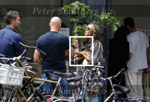 Amsterdam 18 juli 2023
Maria Tailor met haar nieuwe vriend Sander van der Meij in Amsterdam zuid