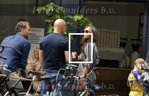 Amsterdam 18 juli 2023
Maria Tailor met haar nieuwe vriend Sander van der Meij in Amsterdam zuid