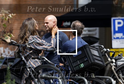 Amsterdam 18 juli 2023
Maria Tailor met haar nieuwe vriend Sander van der Meij in Amsterdam zuid