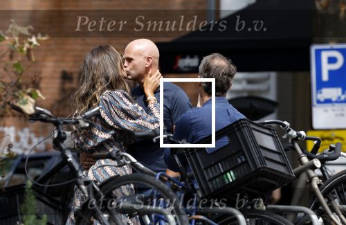 Amsterdam 18 juli 2023
Maria Tailor met haar nieuwe vriend Sander van der Meij in Amsterdam zuid
