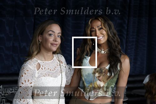 Amsterdam 4 juli 2023
Presentatie Kek Mama cover met Kim Feenstra en Maria Tailort in het Double Tree hotel.
Maria Tailor en Gini Faber