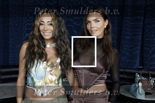 Amsterdam 4 juli 2023
Presentatie Kek Mama cover met Kim Feenstra en Maria Tailort in het Double Tree hotel.