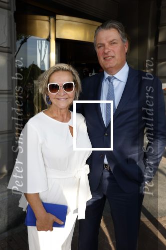 Amsterdam 6 juli 2023
Amsterdamse premiere in carre van musical Les Miserables.
Mariska v Kolck met vriend
