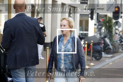 Amsterdam 11 juli 2023
Nina Brink doet boodschappen bij Cartier op de pc hooftstraat.