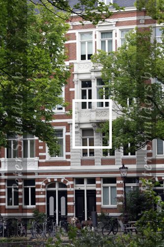 Amsterdam 21 juli 2023
Thijs Romer rijdt naar het huis van Noor Groot . Hij parkeert zijn auto ergens anders en loopt naar haar huis . 30 min later loopt hij weg  en 10 seconden later komt Noor achter hem aangerend.  Ze lopen ergens heen en ruim anderhalf uur later komt Noor alleen terug Thijs loopt naar zijn auto en rijdt weg.