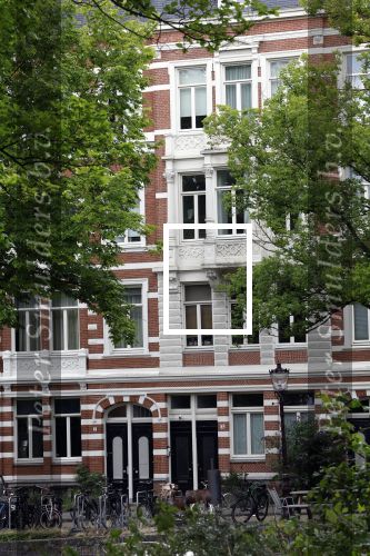 Amsterdam 21 juli 2023
Thijs Romer rijdt naar het huis van Noor Groot . Hij parkeert zijn auto ergens anders en loopt naar haar huis . 30 min later loopt hij weg  en 10 seconden later komt Noor achter hem aangerend.  Ze lopen ergens heen en ruim anderhalf uur later komt Noor alleen terug Thijs loopt naar zijn auto en rijdt weg.