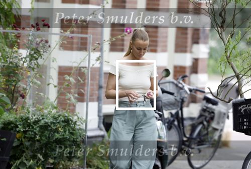 Amsterdam 21 juli 2023
Thijs Romer rijdt naar het huis van Noor Groot . Hij parkeert zijn auto ergens anders en loopt naar haar huis . 30 min later loopt hij weg  en 10 seconden later komt Noor achter hem aangerend.  Ze lopen ergens heen en ruim anderhalf uur later komt Noor alleen terug Thijs loopt naar zijn auto en rijdt weg.