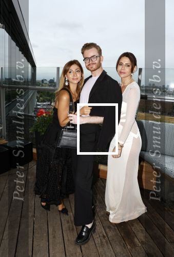 Amsterdam 29 juni 2023
Opening nieuwe rooftop bar in het Double Tree Hilton Hotel.
Olcay Gulsen met zus Dolshe en Luuk v d Rijt