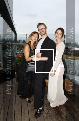 Amsterdam 29 juni 2023
Opening nieuwe rooftop bar in het Double Tree Hilton Hotel.
Olcay Gulsen met zus Dolshe en Luuk v d Rijt