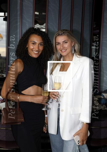 Amsterdam 29 juni 2023
Opening nieuwe rooftop bar in het Double Tree Hilton Hotel.
Ona Moody en Denise Speelman