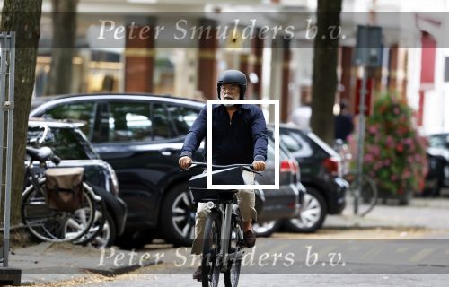 Amsterdam 29 juni 2023
Oscar Hammerstein met helm op zijn electrische v Moof fiets in Amsterdam Zuid