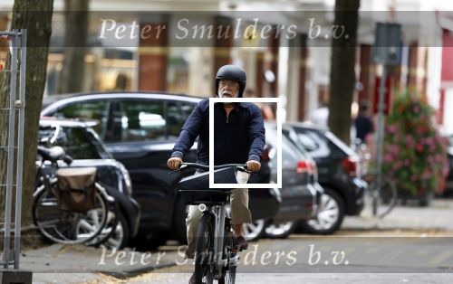 Amsterdam 29 juni 2023
Oscar Hammerstein met helm op zijn electrische v Moof fiets in Amsterdam Zuid
