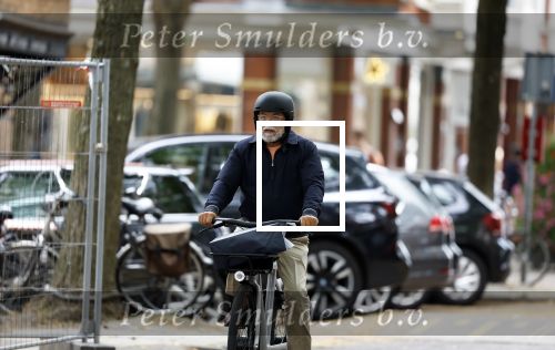 Amsterdam 29 juni 2023
Oscar Hammerstein met helm op zijn electrische v Moof fiets in Amsterdam Zuid