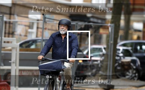 Amsterdam 29 juni 2023
Oscar Hammerstein met helm op zijn electrische v Moof fiets in Amsterdam Zuid