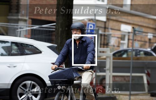 Amsterdam 29 juni 2023
Oscar Hammerstein met helm op zijn electrische v Moof fiets in Amsterdam Zuid