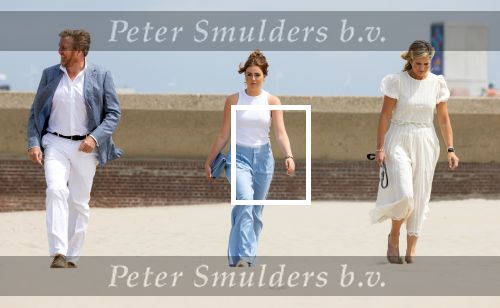 Den haag 30 juni 2023
Fotosessie op het strand Koning Willem Alexander, koningin Maxima en prinses Ariane, Prinses  Amalia en Prinses Alexia poseren tijdens de fotosessie op het strand met hond mambo.