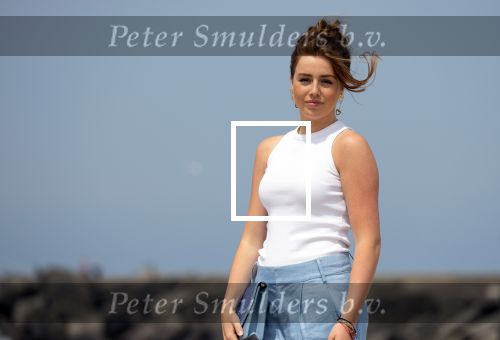 Den haag 30 juni 2023
Fotosessie op het strand Koning Willem Alexander, koningin Maxima en prinses Ariane, Prinses  Amalia en Prinses Alexia poseren tijdens de fotosessie op het strand met hond mambo.