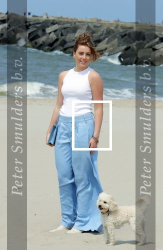 Den haag 30 juni 2023
Fotosessie op het strand Koning Willem Alexander, koningin Maxima en prinses Ariane, Prinses  Amalia en Prinses Alexia poseren tijdens de fotosessie op het strand met hond mambo.