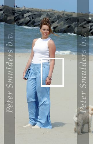 Den haag 30 juni 2023
Fotosessie op het strand Koning Willem Alexander, koningin Maxima en prinses Ariane, Prinses  Amalia en Prinses Alexia poseren tijdens de fotosessie op het strand met hond mambo.