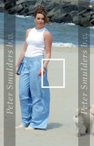 Den haag 30 juni 2023
Fotosessie op het strand Koning Willem Alexander, koningin Maxima en prinses Ariane, Prinses  Amalia en Prinses Alexia poseren tijdens de fotosessie op het strand met hond mambo.