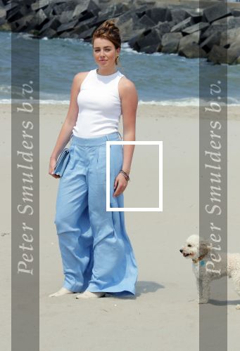 Den haag 30 juni 2023
Fotosessie op het strand Koning Willem Alexander, koningin Maxima en prinses Ariane, Prinses  Amalia en Prinses Alexia poseren tijdens de fotosessie op het strand met hond mambo.
