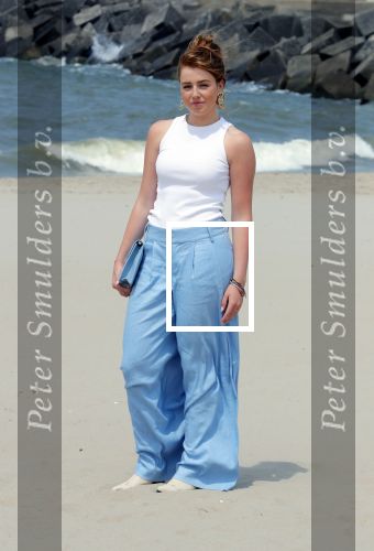 Den haag 30 juni 2023
Fotosessie op het strand Koning Willem Alexander, koningin Maxima en prinses Ariane, Prinses  Amalia en Prinses Alexia poseren tijdens de fotosessie op het strand met hond mambo.
