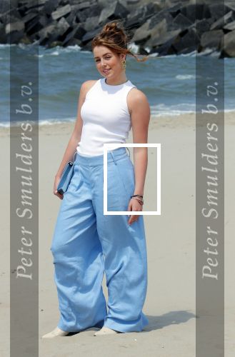 Den haag 30 juni 2023
Fotosessie op het strand Koning Willem Alexander, koningin Maxima en prinses Ariane, Prinses  Amalia en Prinses Alexia poseren tijdens de fotosessie op het strand met hond mambo.