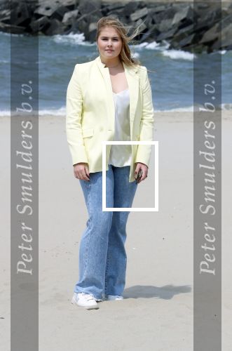Den haag 30 juni 2023
Fotosessie op het strand Koning Willem Alexander, koningin Maxima en prinses Ariane, Prinses  Amalia en Prinses Alexia poseren tijdens de fotosessie op het strand met hond mambo.
