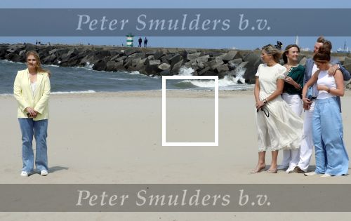 Den haag 30 juni 2023
Fotosessie op het strand Koning Willem Alexander, koningin Maxima en prinses Ariane, Prinses  Amalia en Prinses Alexia poseren tijdens de fotosessie op het strand met hond mambo.